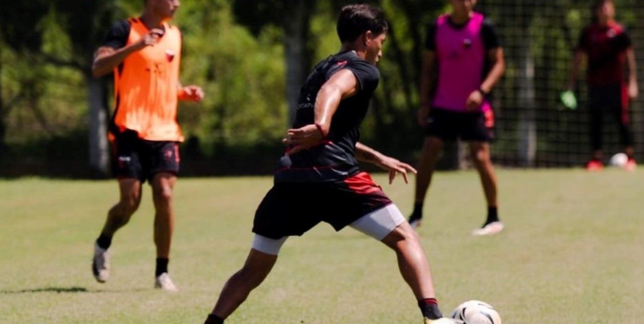 El Colón modelo 2026 sale a la cancha en su primer amistoso en Paysandú