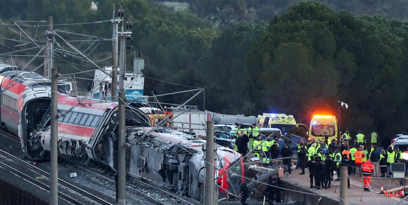 Escala a 39 la cifra de muertos tras el choque de trenes en España