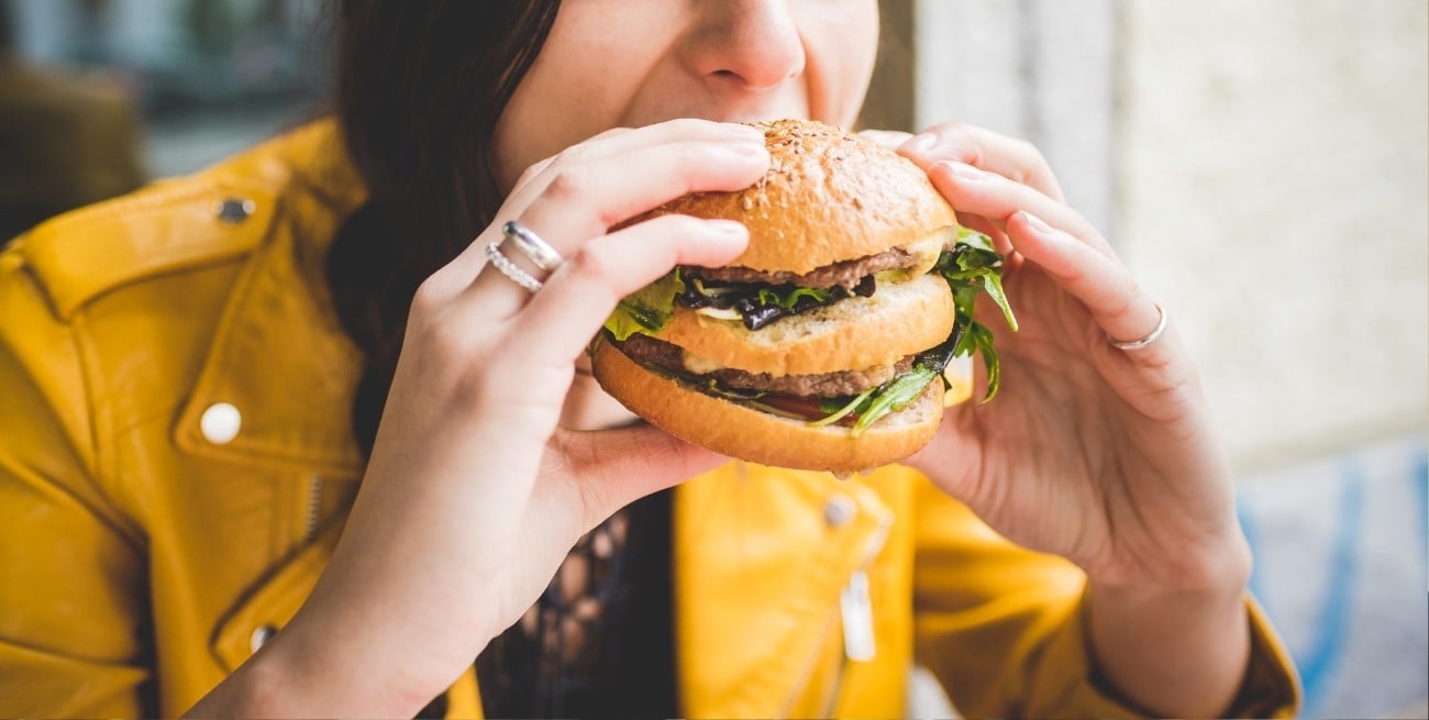 Argentina es uno de los países más caros en dólares para comer una hamburguesa