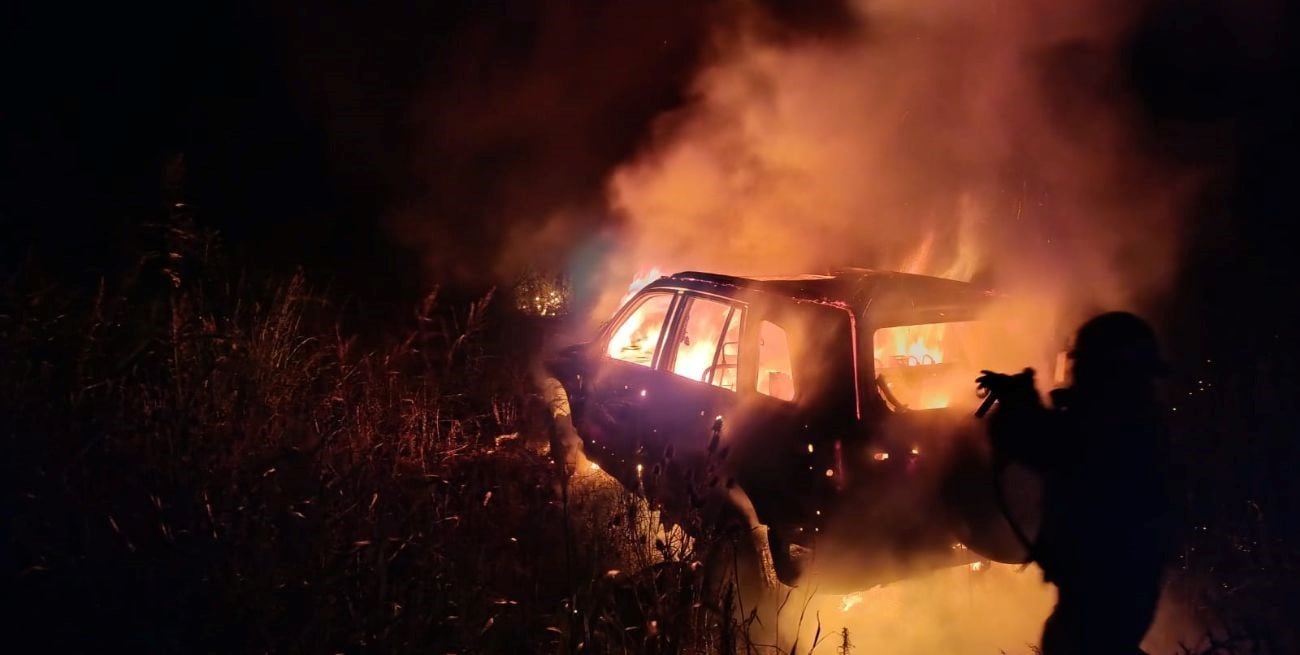 En distintos incidentes: dos vehículos incendiados en pocas horas