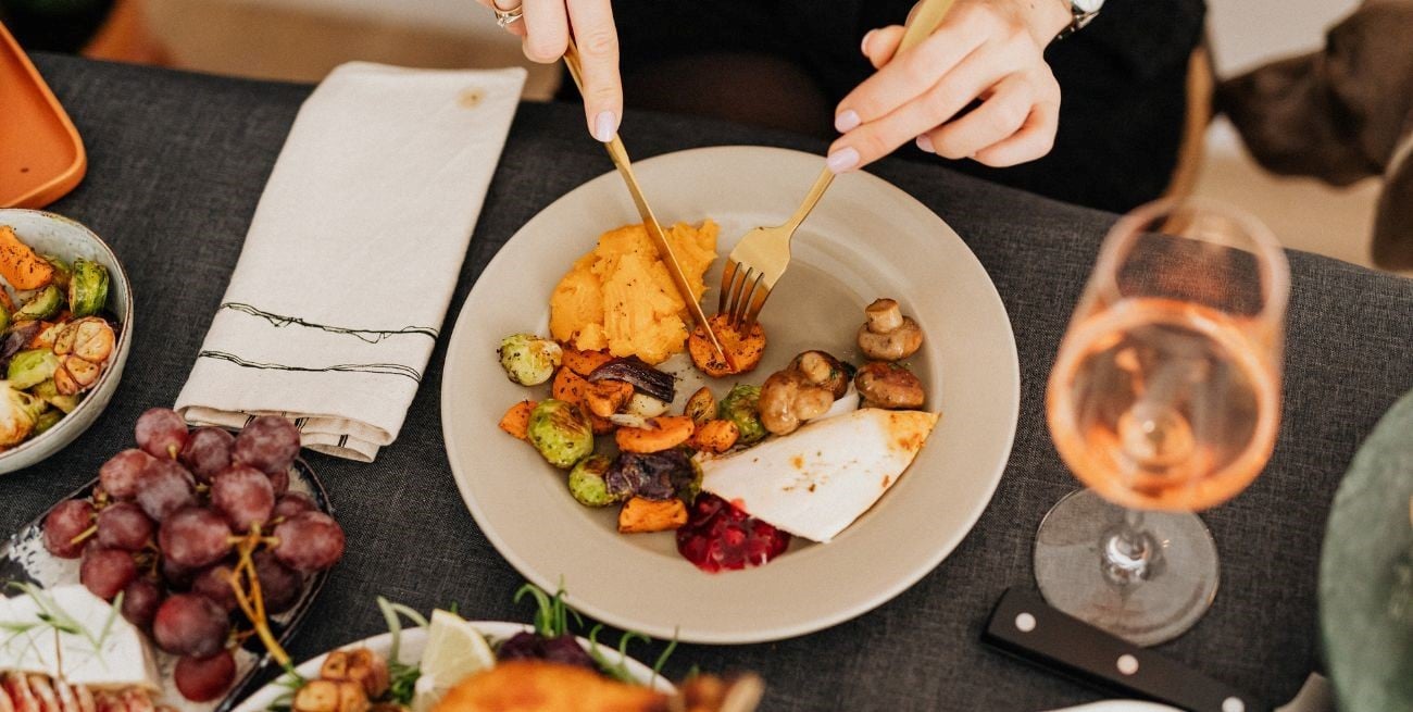 Comer temprano: cómo el horario del desayuno y la cena influye en la salud cardiovascular

