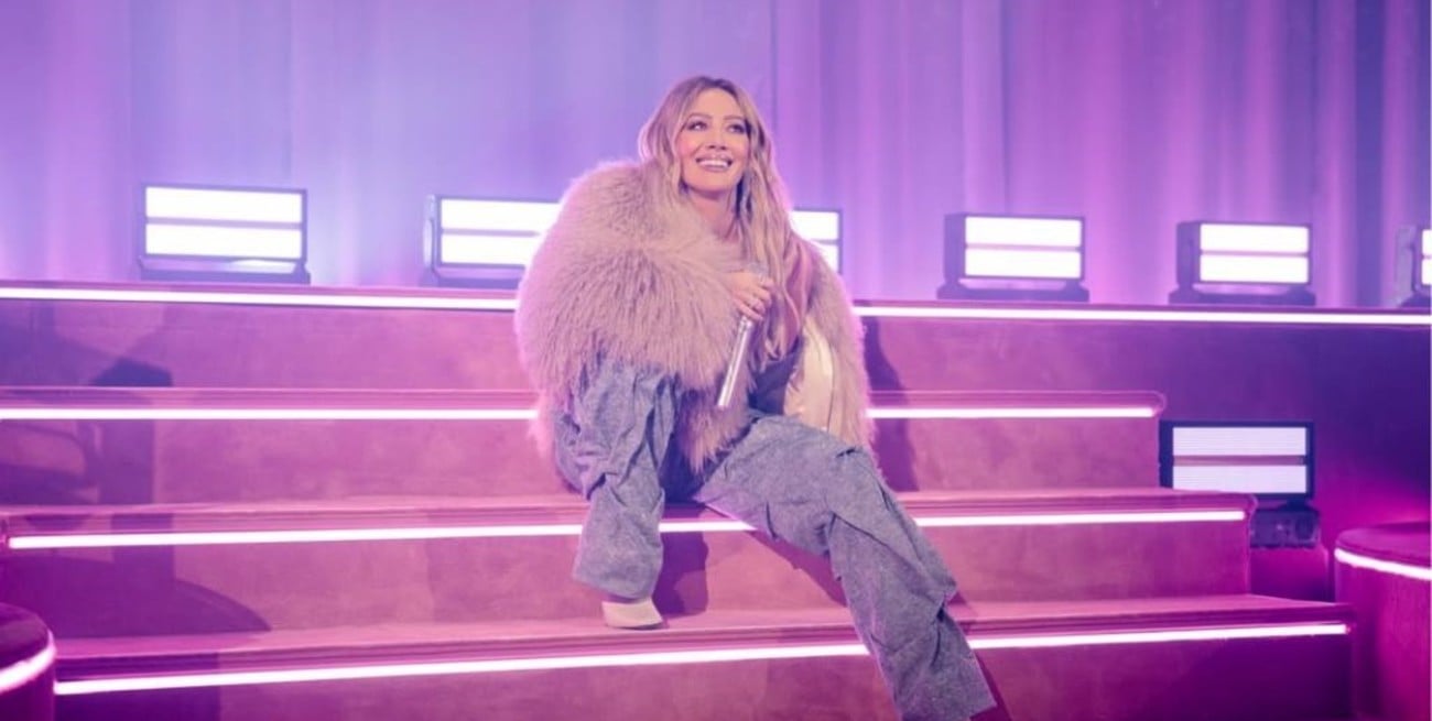 Hilary Duff volvió a los escenarios y cantó un icónico tema