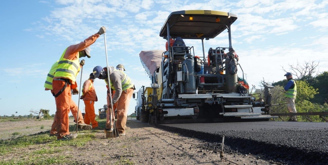 Con más de 50 % de avance, continúa con la repavimentación de las rutas 23 y 39