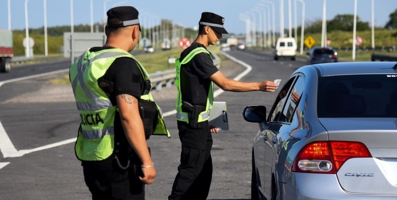 Agilizan la consulta policial en calle sobre personas y vehículos