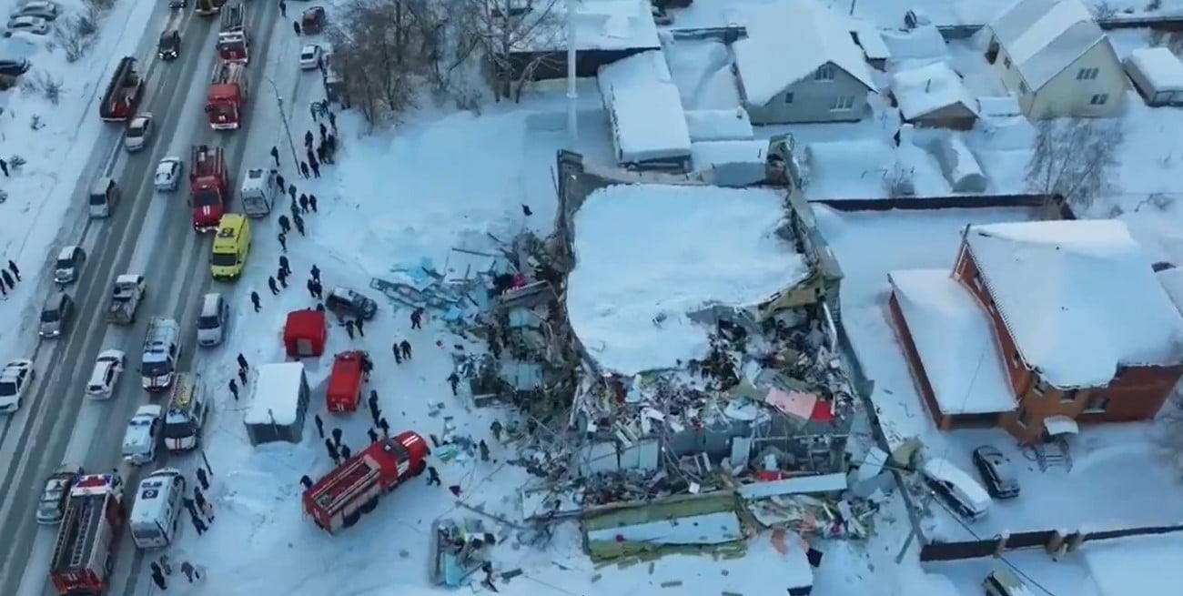 Colapsó el techo de un shopping en Rusia por acumulación de nieve: un muerto y varios heridos