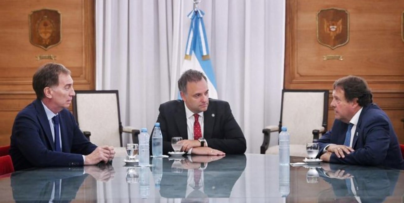 Santilli sumó a Weretilneck y Frigerio a la mesa de apoyos a la reforma laboral