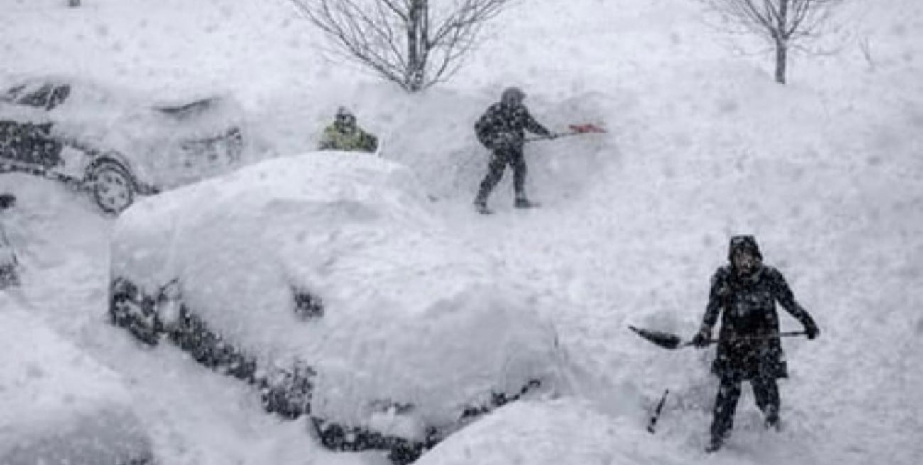 Fuerte tormenta invernal en Estados Unidos: nieve, cancelaciones masivas de vuelos y millones bajo alerta