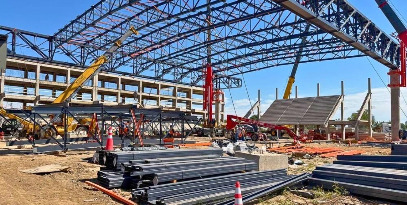 Toma forma en la ciudad de Santa Fe el microestadio del CARD que construye la Provincia