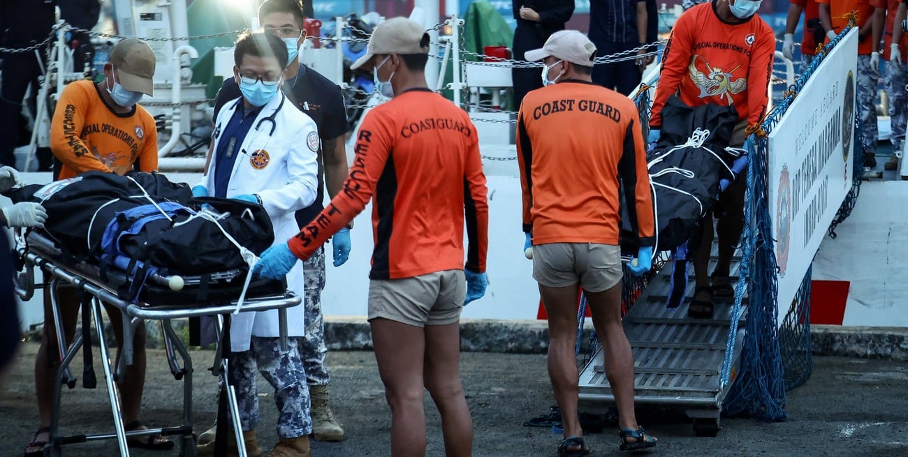 Filipinas: un ferry con más de 350 personas se hundió y dejó al menos 18 muertos