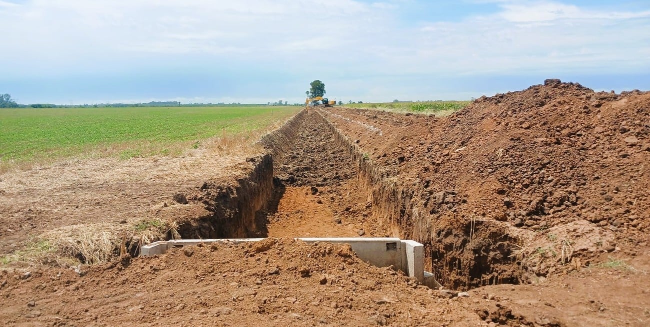 Avanza obras hídricas en Fighiera, Arroyo Seco y Coronel Bogado