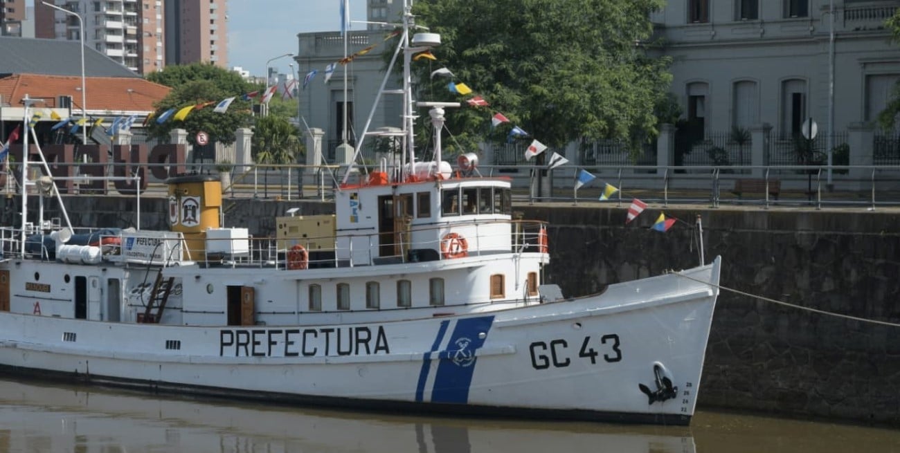 El buque escuela Mandubí amarró en Santa Fe y muestra cómo se forman los futuros prefectos