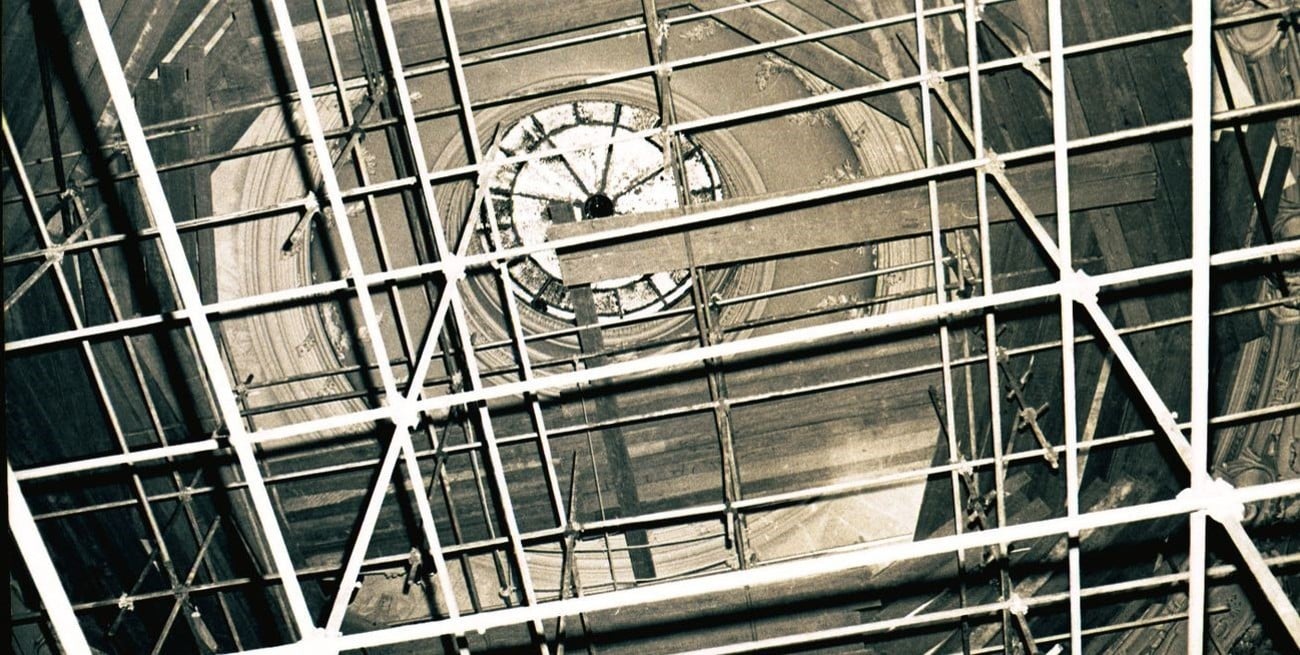 El día que el Teatro Municipal convocó a un reconocido artista para pensar su futuro

