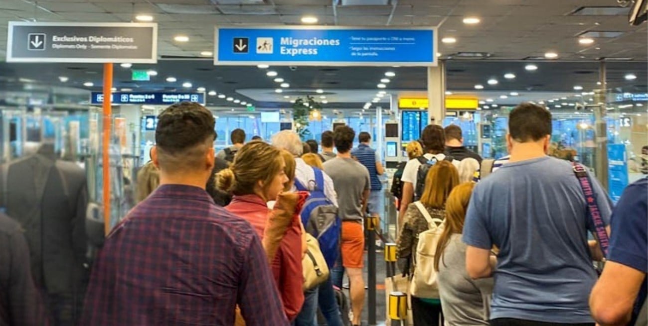 El país viajó más en 2025 y dejó un rojo de 4.054 millones de dólares