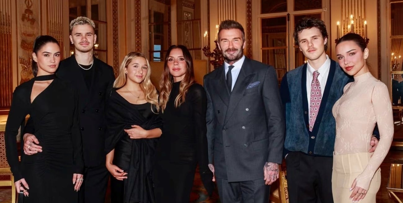 Victoria Beckham recibió una distinción en Francia en medio del escándalo familiar