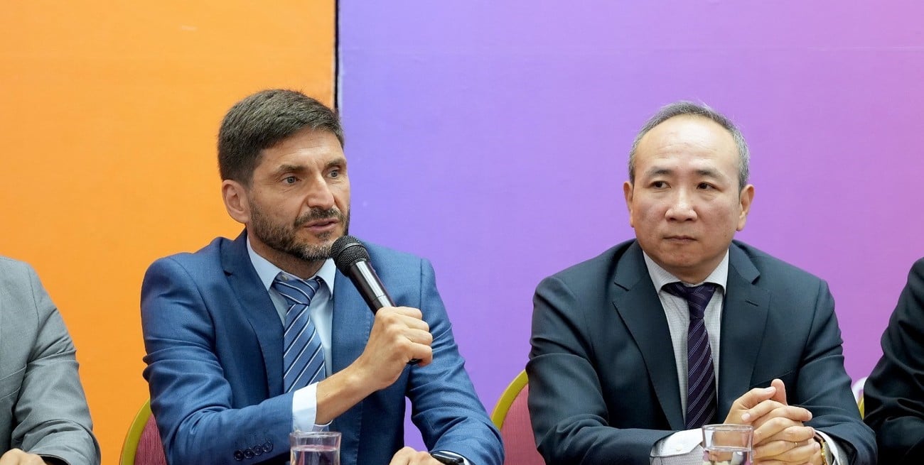 Pullaro y el embajador Wang Wei reunieron a empresas chinas y santafesinas en una ronda de negocios