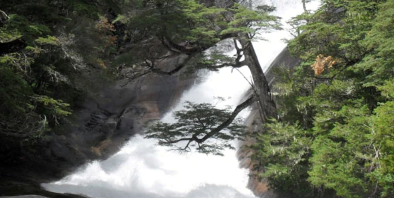 Una turista murió tras golpearse la cabeza en una cascada de Bariloche
