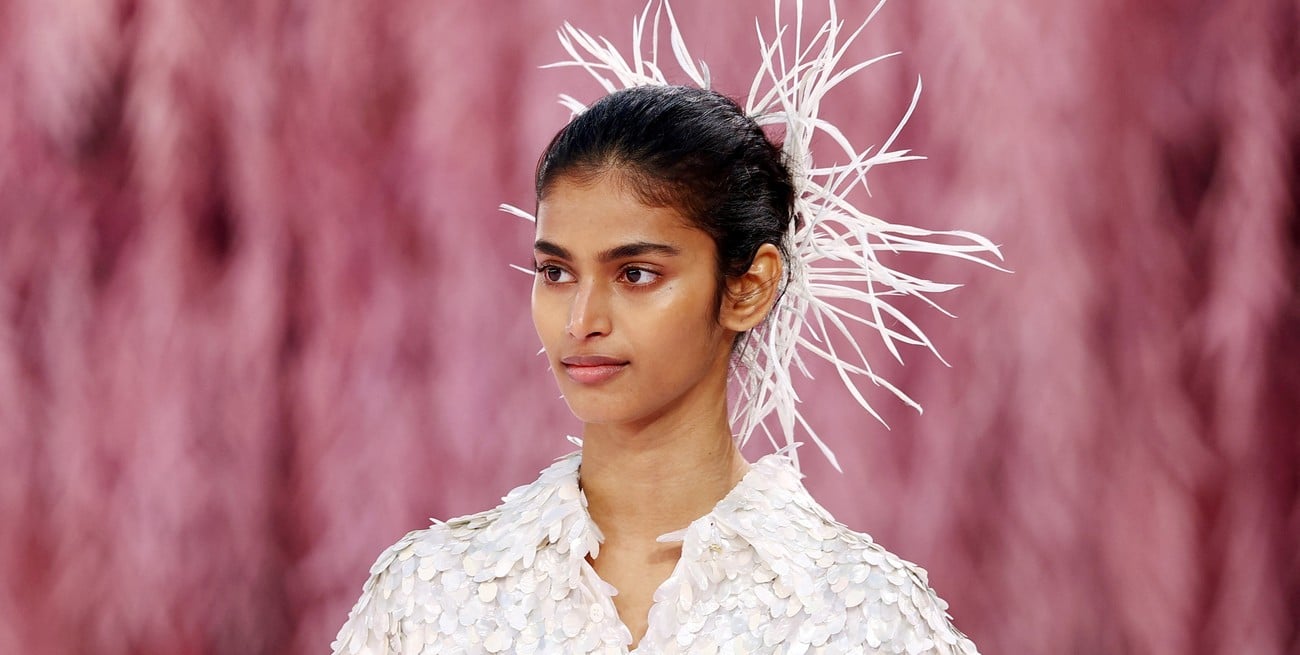 Quién es Bhavitha Mandava, la modelo descubierta en el metro que cerró el desfile de Chanel