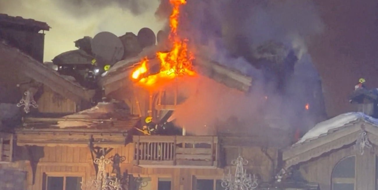 Incendio en un hotel de lujo de Francia: evacuaron a 240 personas y seis bomberos resultaron heridos