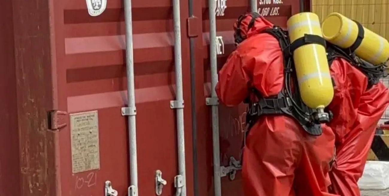 La Armada de Uruguay neutralizó fuga de gas tóxico en un contenedor del puerto de Montevideo