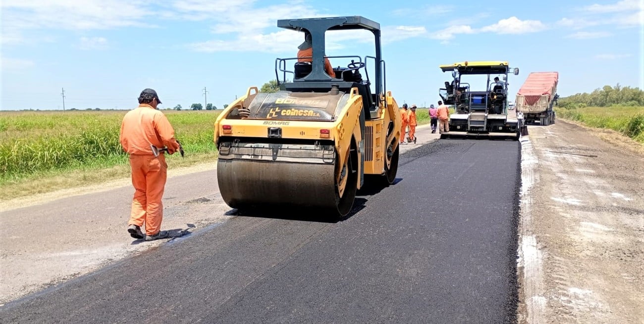 Vialidad Nacional avanza con trabajos de reparación sobre la Ruta 11 en el norte santafesino