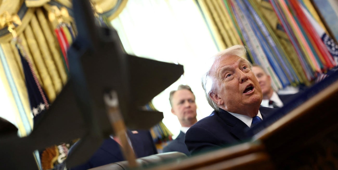 Trump advirtió que el despliegue militar sobre Irán es "incluso más grande" que en Venezuela