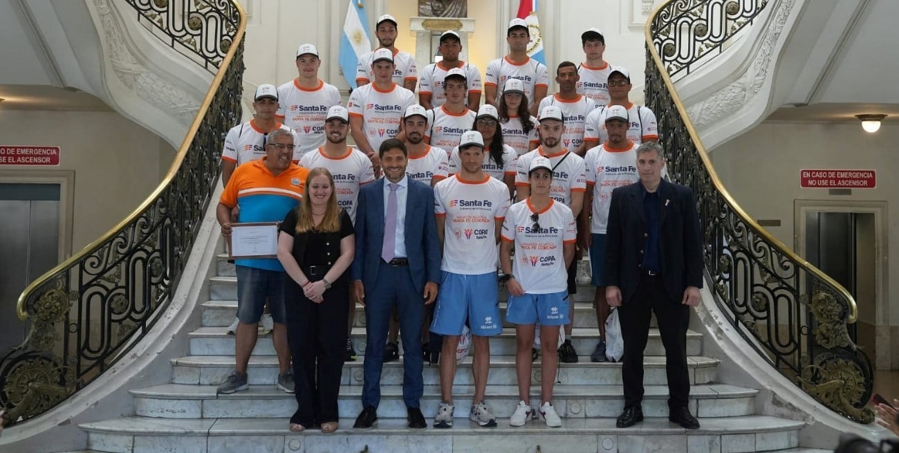 Pullaro dio la bienvenida a nadadores de ocho países que participarán en la Santa Fe–Coronda 