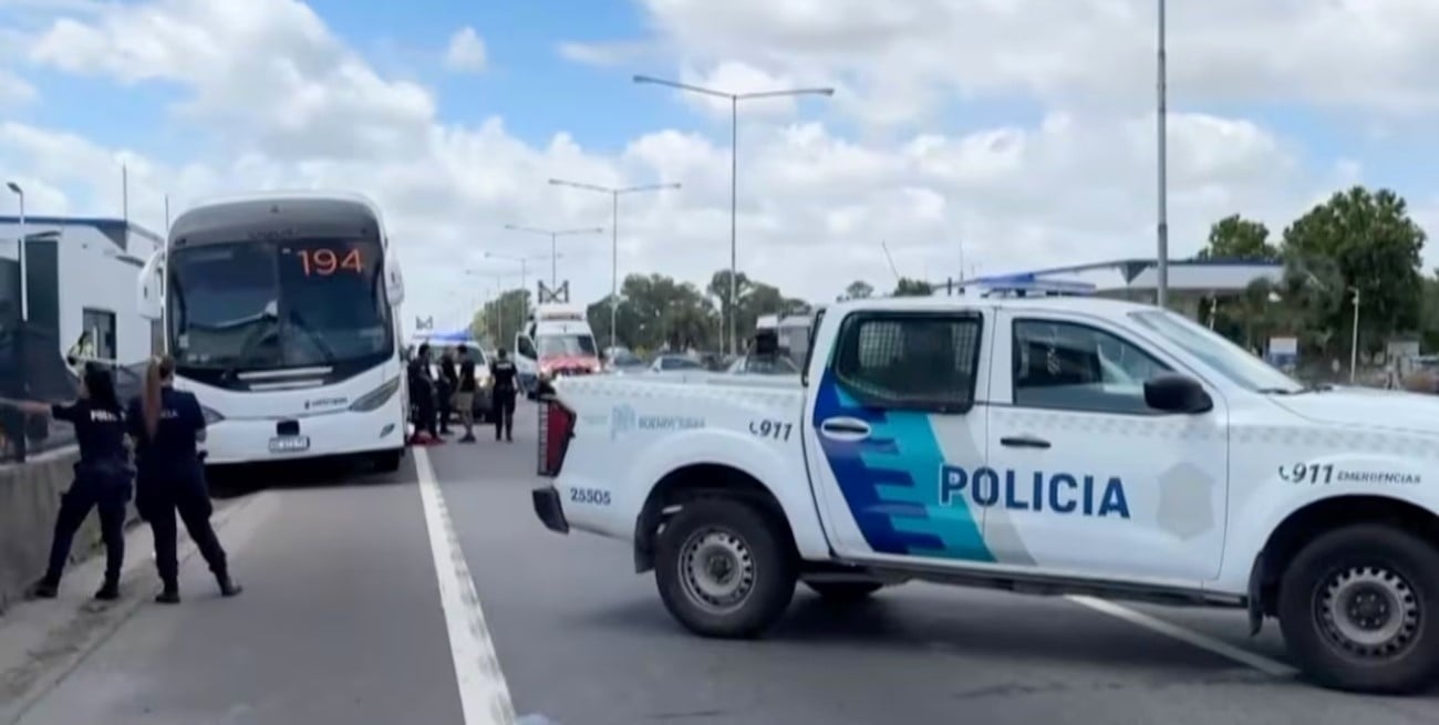 Choque entre camión y colectivo por esquivar moto dejó dos muertos en Campana