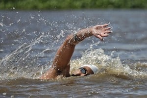 Presentan el Mundial Junior de Aguas Abiertas 2026 que se disputará en la capital provincial.