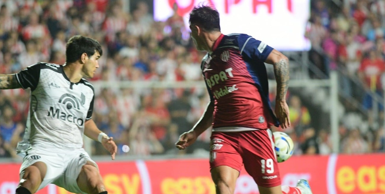 Unión le ganó 4 a 0 a Gimnasia de Mendoza en el 15 de Abril