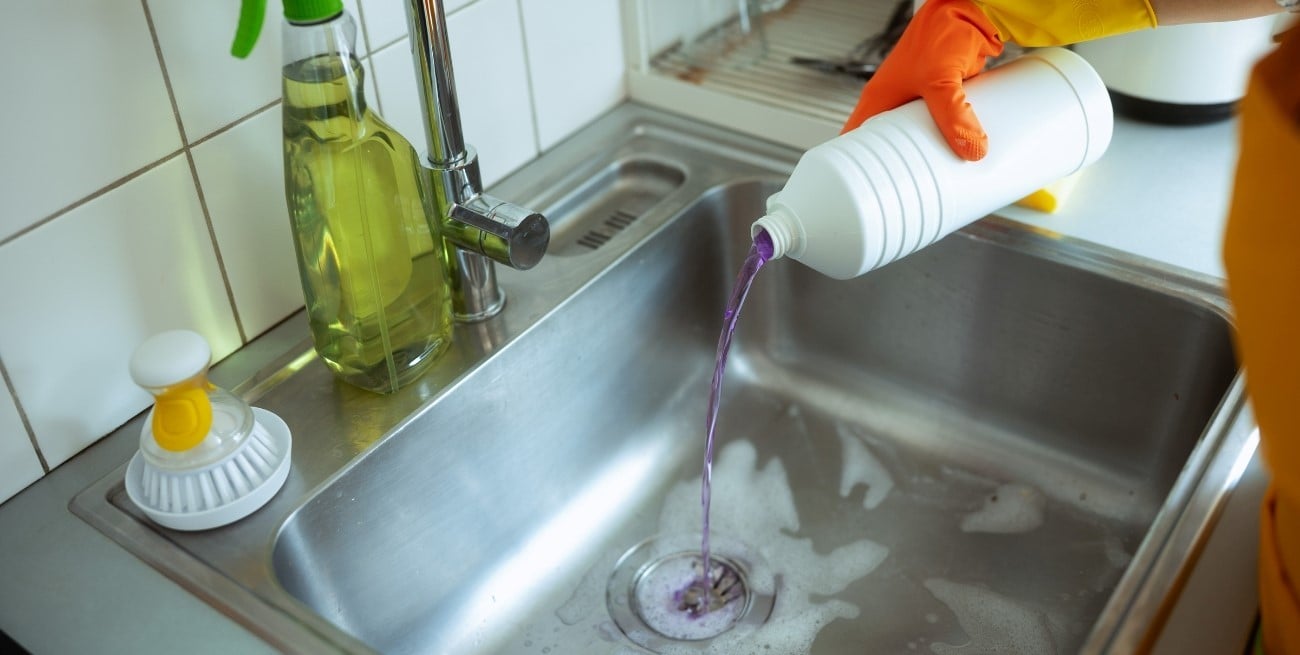 Se prohibió un destapacañerías y actualizaron las reglas para importar productos médicos usados