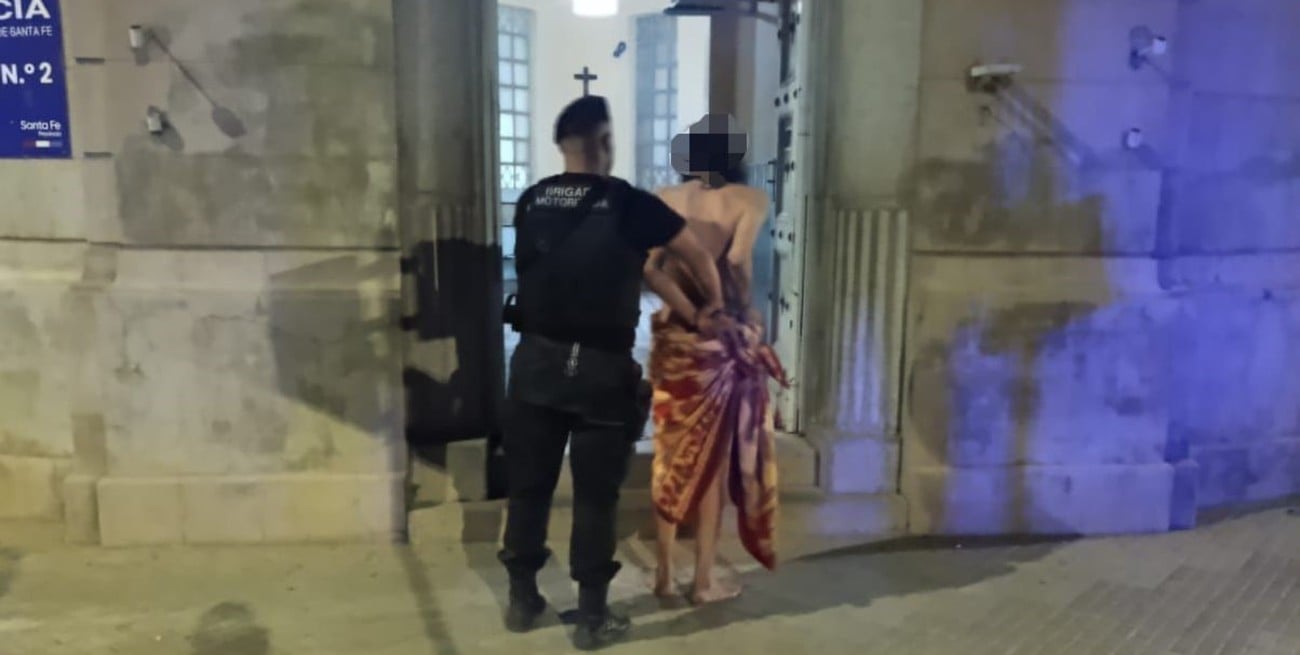 Denuncian a un hombre que se paseaba desnudo por el microcentro