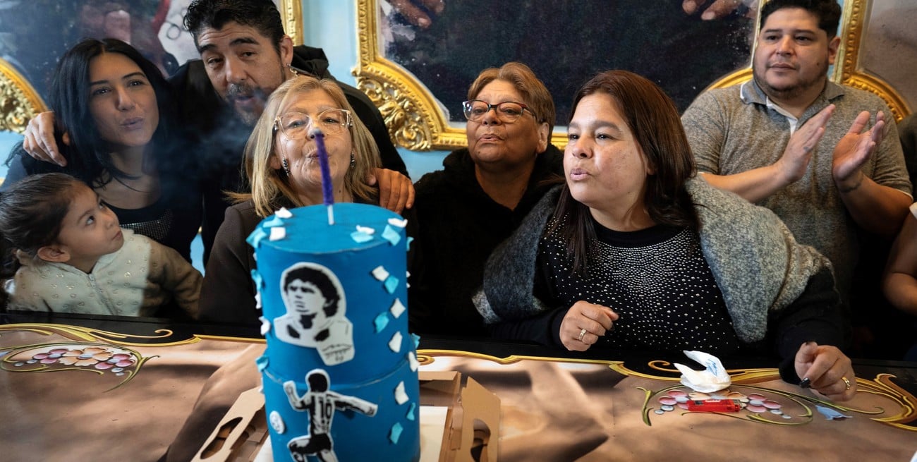 La Justicia le prohibió a las hermanas de Diego Maradona negociar con las marcas 