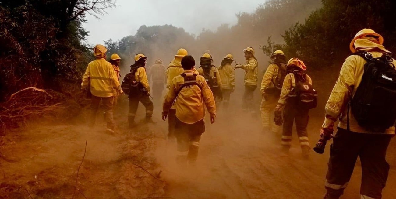Brigadistas santafesinos refuerzan el operativo en Chubut y detallaron tres días de trabajo contra el fuego
