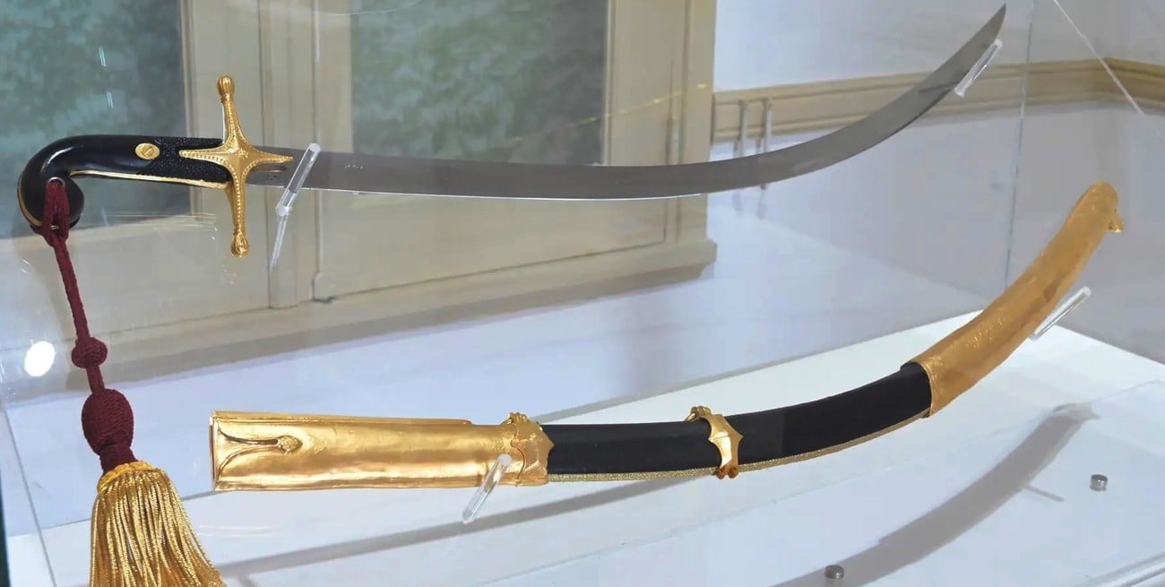 Milei entregará en la provincia de Santa Fe sable de San Martín a los granaderos