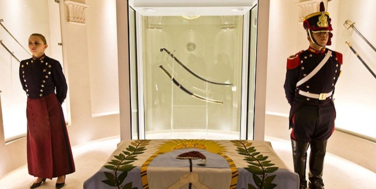 El Estado ordenó el traslado del Sable Corvo de San Martín al cuartel de los Granaderos