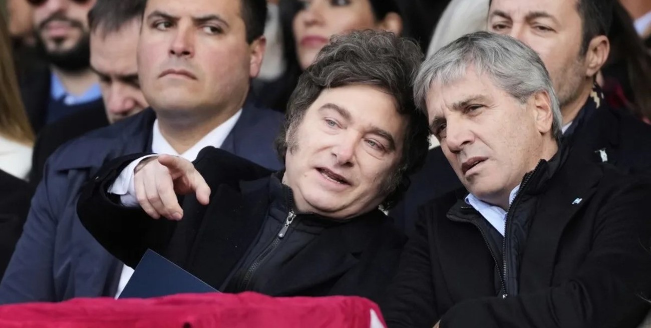 Milei apuesta a la "escasez" de bonos para bajar el riesgo país