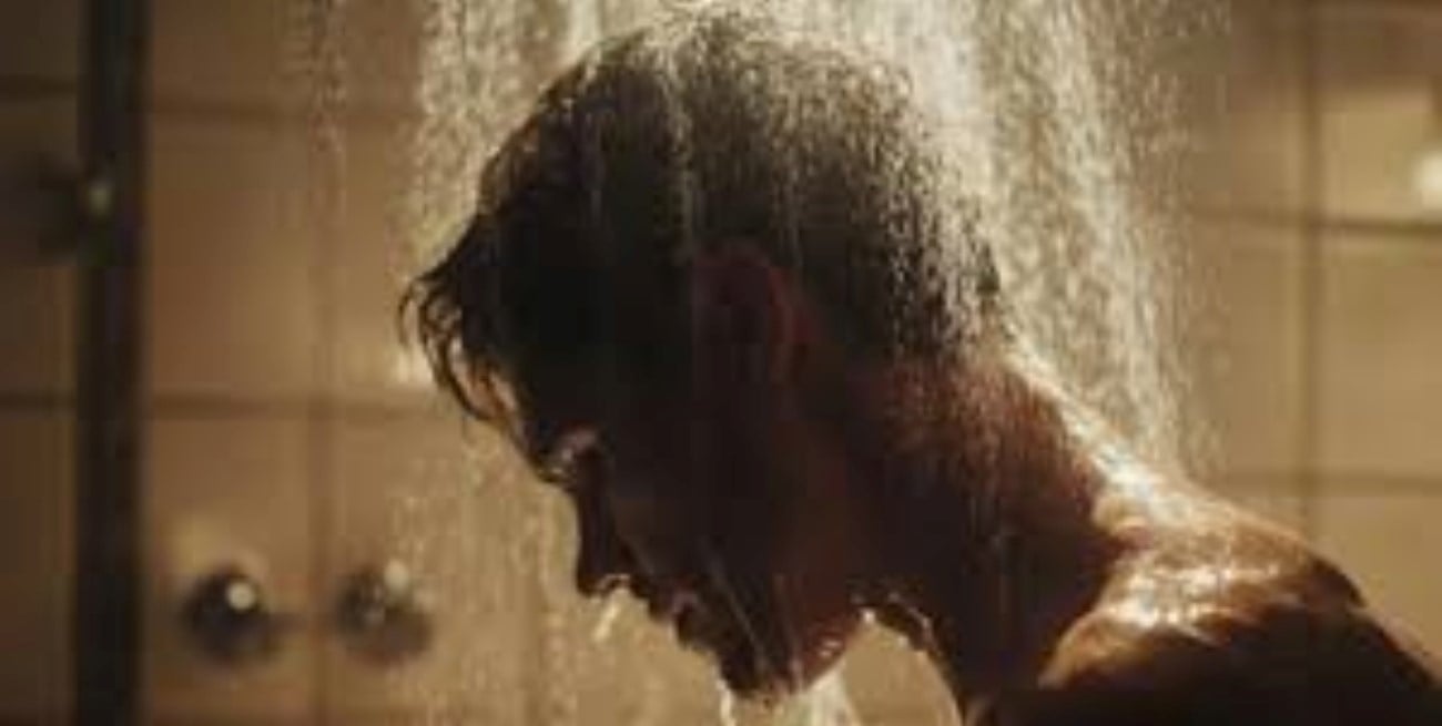 Ducharse con luz tenue antes de dormir: cómo ayuda a reducir la ansiedad y mejorar el descanso