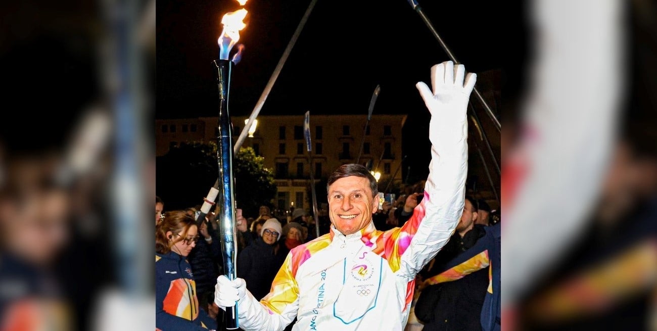 Javier Zanetti portó la antorcha de los Juegos Olímpicos de Invierno