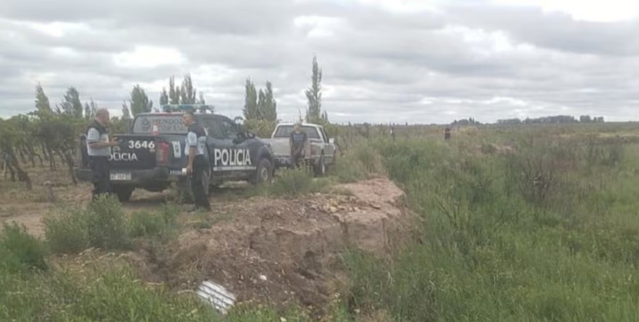 Conmoción en Mendoza: un trabajador de 68 años murió aplastado tras caer con su tractor por un barranco