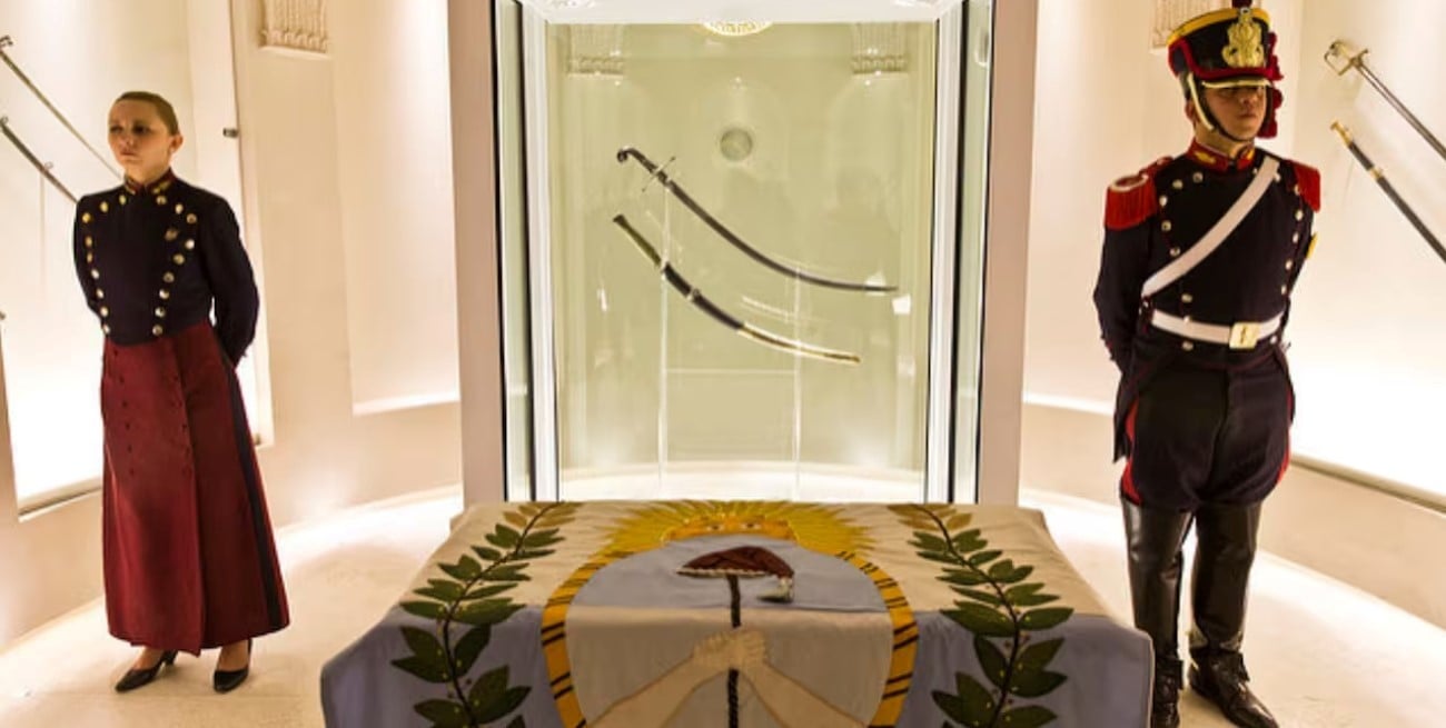 La Justicia rechazó frenar el traslado del sable corvo de San Martín