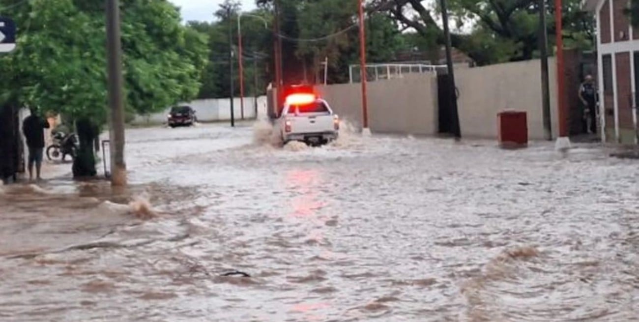Salta bajo el agua: más de 200 personas debieron abandonar sus hogares por el temporal