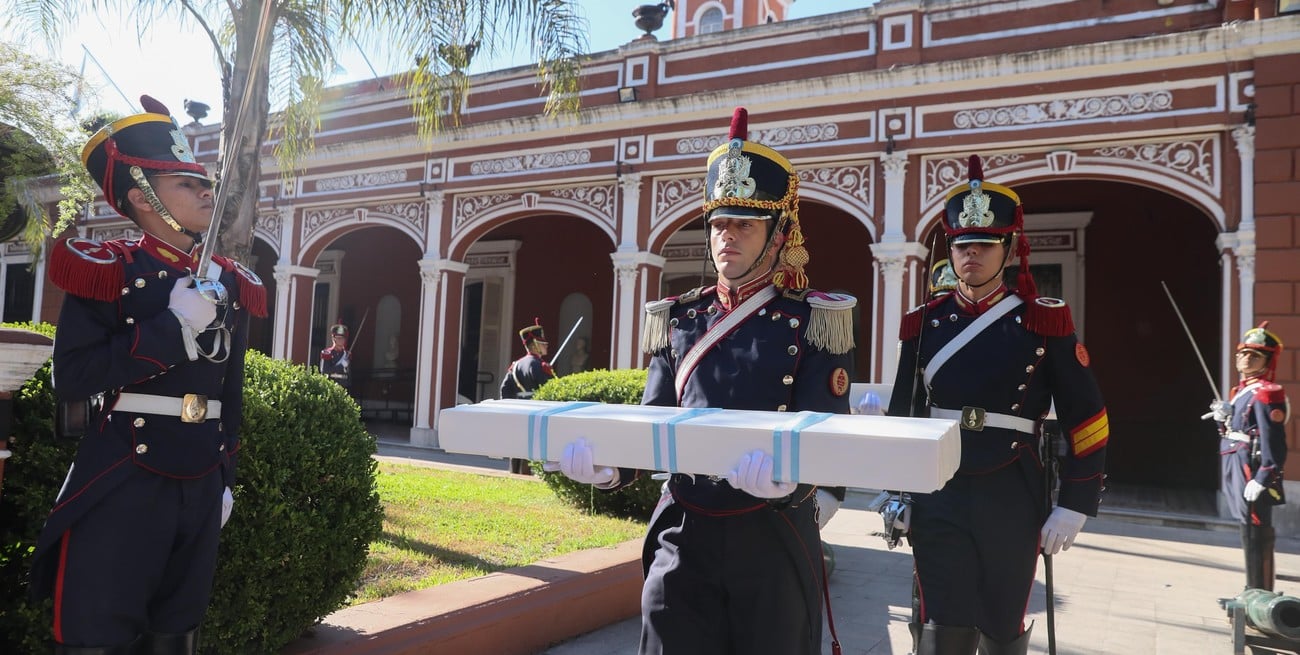 Comenzó el traslado del sable corvo de San Martín al Regimiento de Granaderos en San Lorenzo