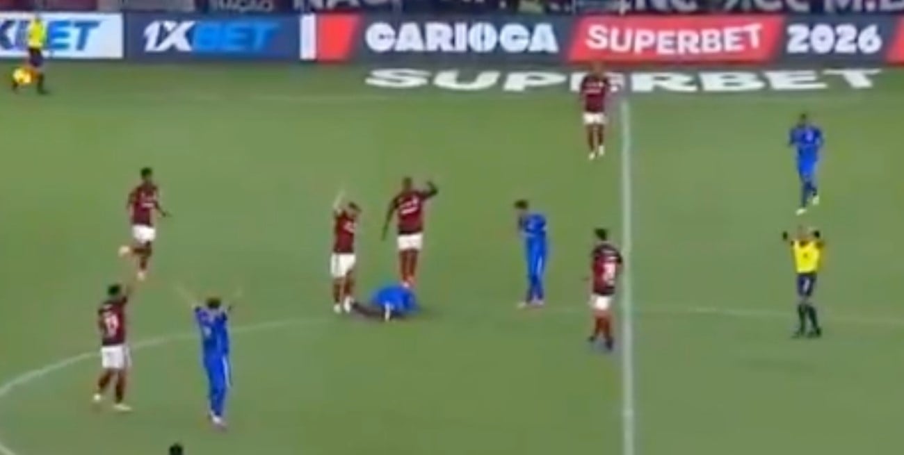 Se desplomó en el Maracaná: un jugador convulsionó y fue trasladado en ambulancia