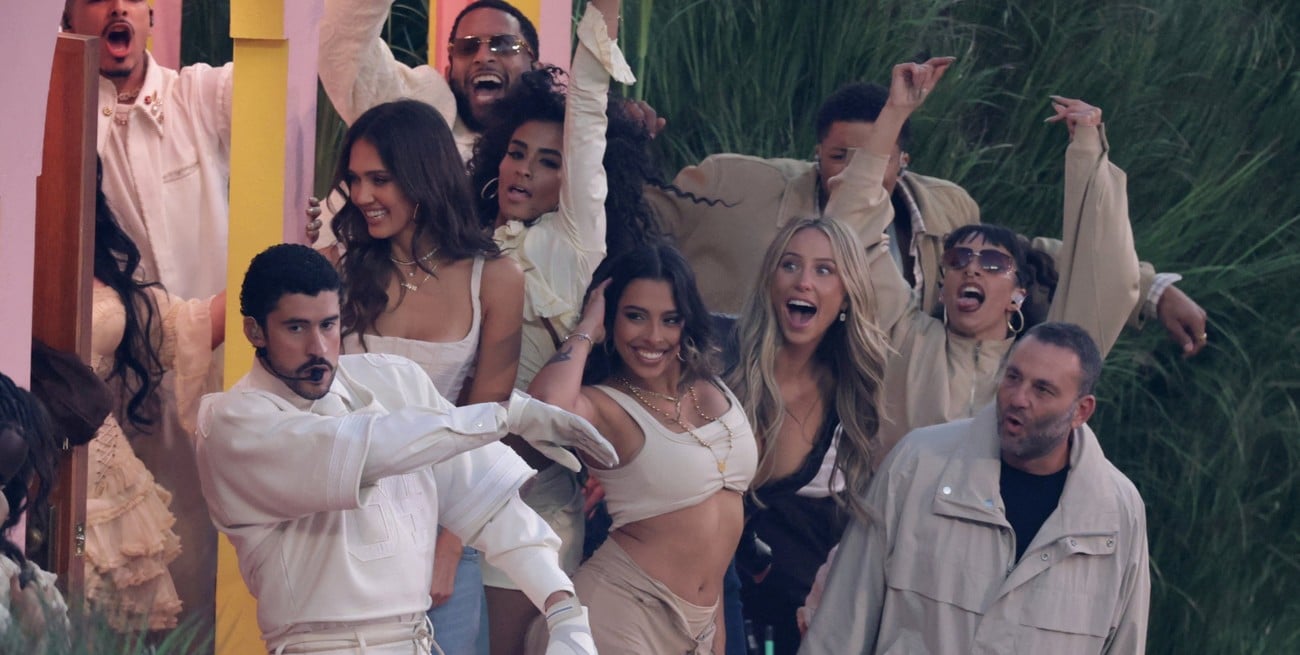 Quiénes fueron los famosos invitados a "La Casita" de Bad Bunny en el Super Bowl