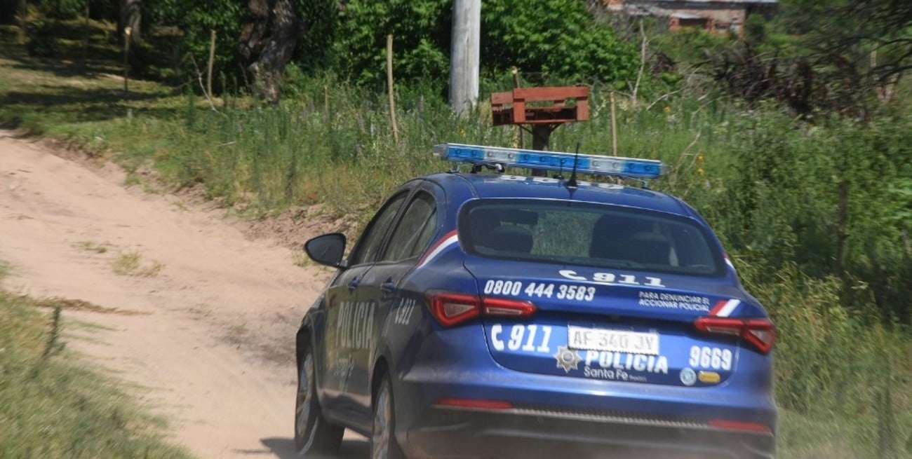 Un caballo robado, policías apedreados y dos hombres arrestados en la zona oeste de Santa Fe