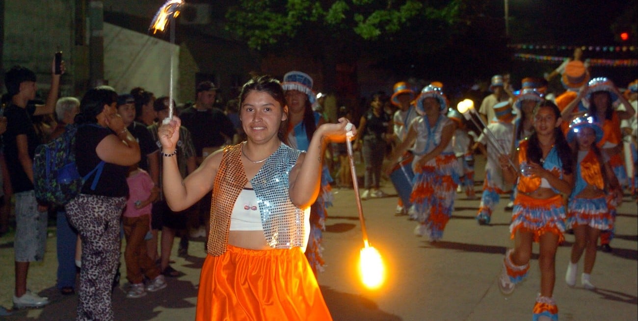 Los Carnabarriales continúan en barrio San Lorenzo