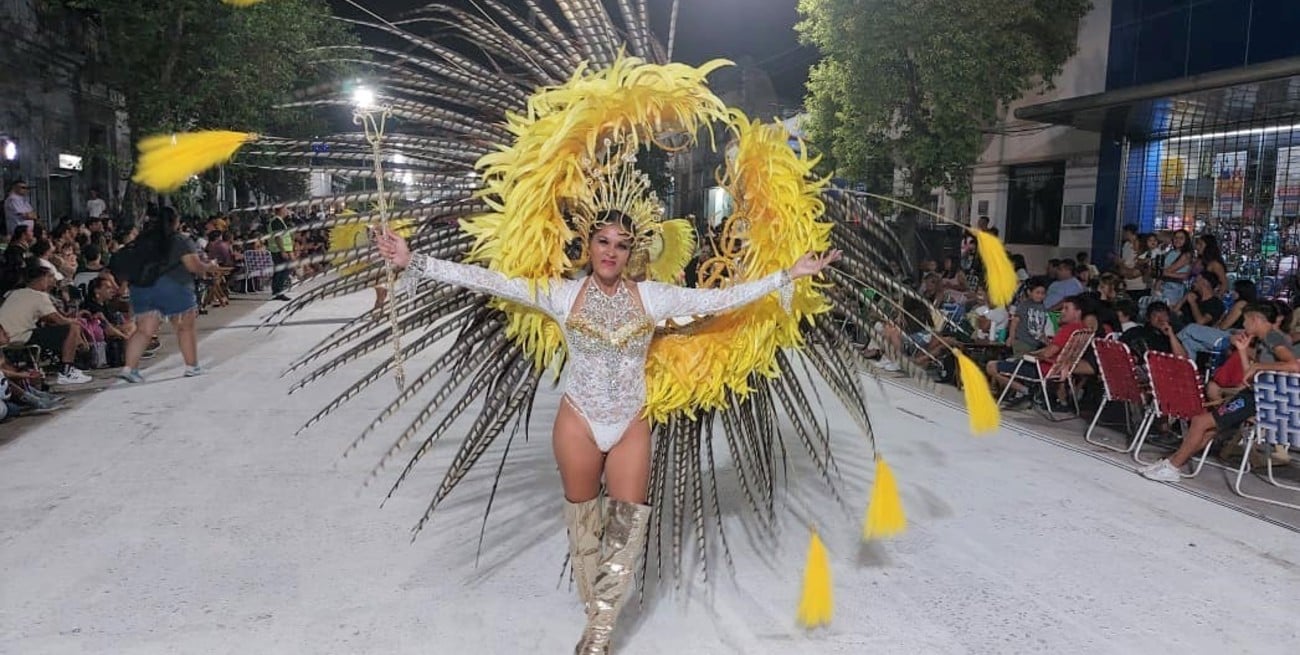 Vera volvió a brillar con una espectacular apertura de sus carnavales