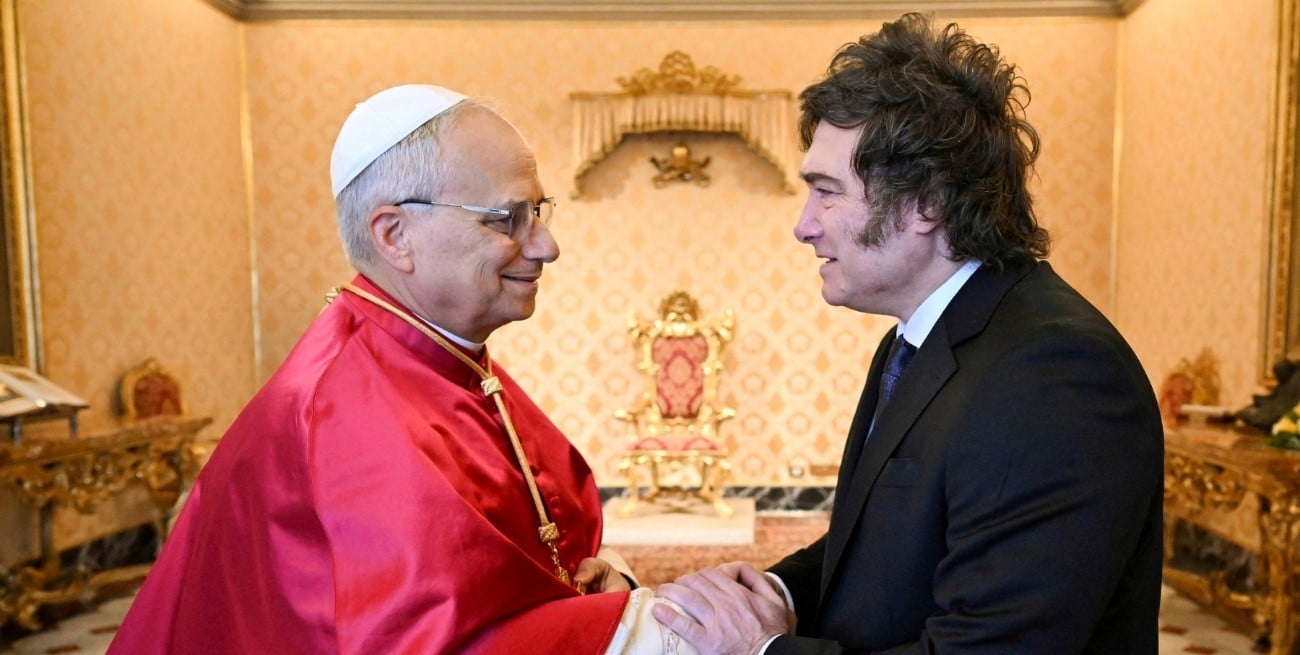 Milei extendió una invitación formal al Papa León XIV para visitar Argentina