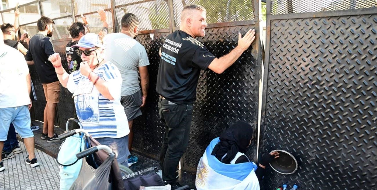 Cortes e incidentes: qué sucede frente al Congreso mientras se debate la reforma laboral