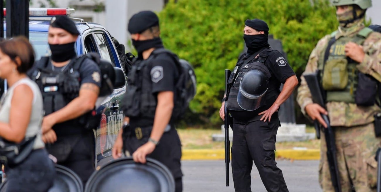 Cuál es la situación del personal policial y las manifestaciones en la provincia de Santa Fe